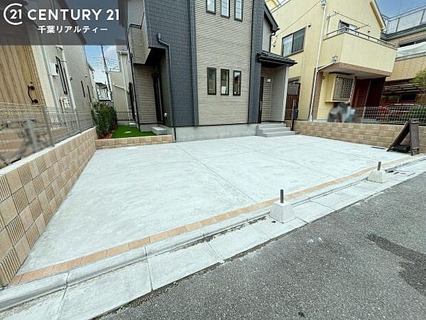 カースペース2台駐車可能。毎日の通勤やお買い物に便利で、来客時にもゆとりをもってお使いいただけます。