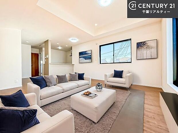 家具はCGパースです。心地良いリビングは家族が自然と集まります。家族団欒の時間が増えそうです。ご家族と、より一層充実した時間を過ごせそうですね。