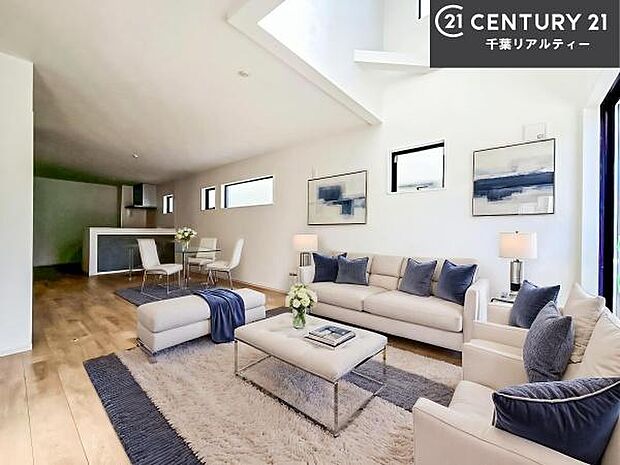 家具はCGパースです。心地良いリビングは家族が自然と集まります。家族団欒の時間が増えそうです。ご家族と、より一層充実した時間を過ごせそうですね。