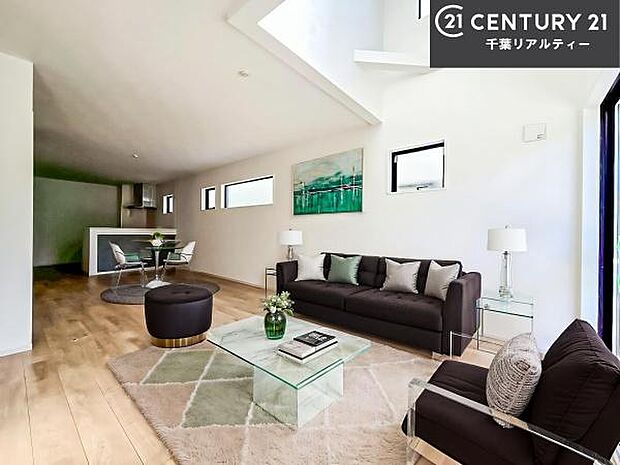 家具はCGパースです。大切な家族が集まるからこそLDKにはこだわりたい。子供たちが元気に笑いながら走り回っている姿を見た時が「広い家にして良かった」と思う瞬間です。