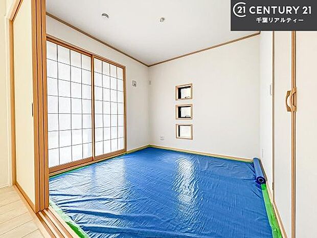 リビングと隣接している和室です！客間としてはもちろん、家事の休憩スペースとして使用するのもいいですね！