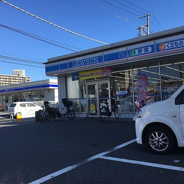 ローソン船橋栄町一丁目店まで323m