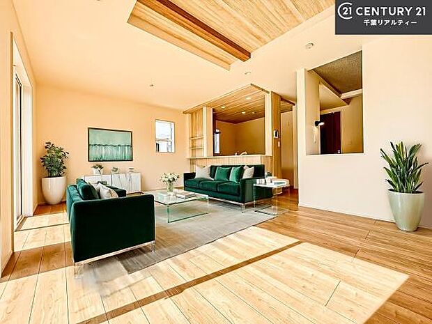 家具はCGパースです。開放感のある広々LDK!ソファーやダイニングテーブルを置いても窮屈にならないので快適に過ごせます!コミュニケーションが取りやすいリビングです!