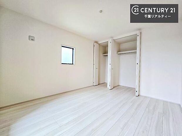 収納スペースがしっかり確保されているため、おもちゃや学用品もサッと片付き、いつでもスッキリ。綺麗な空間が保てます!