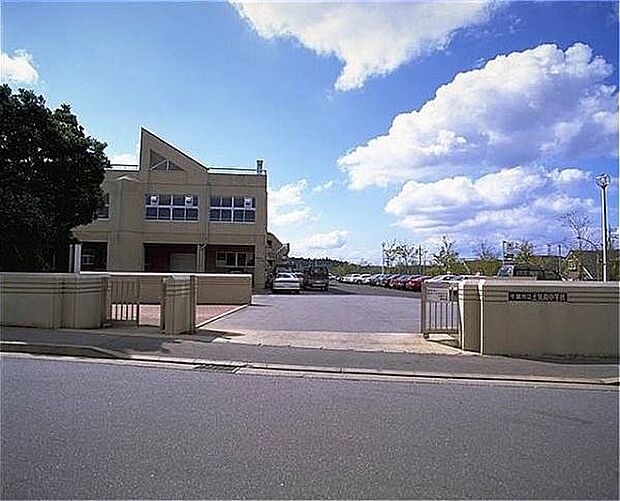 千葉市立土気南中学校まで1755m