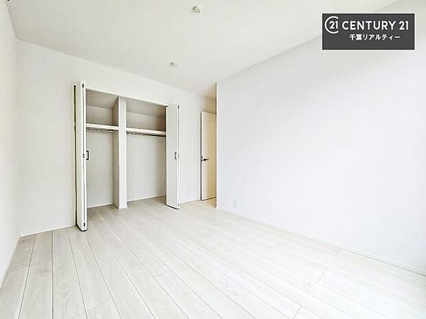 収納スペースがしっかり確保されているため、おもちゃや学用品もサッと片付き、いつでもスッキリ。綺麗な空間が保てます!