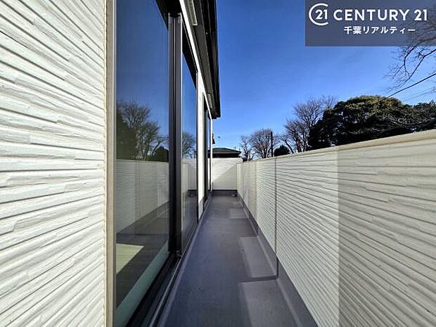 陽当たり良好なバルコニーです!晴れた日には青い空を見渡せる開放的な時間を楽しめます。