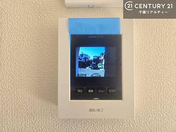 モニター付きインターホンなら、来訪者が誰かを画面で確認できるため、誰が訪問しているか一目で分かります!不審者の侵入を防ぐだけでなく、配達員や訪問者とのやりとりもスムーズに行えます!