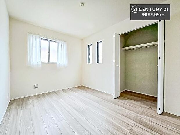 シンプルにデザインされているため、家具を選びません!お気に入りの家具を置いてくつろげる空間を作ることができます。