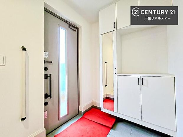 シューズボックス付き。玄関が片付きお掃除がしやすいです!スッキリした玄関で戸を開けた瞬間、清潔感のある心地いい空間が出迎えてくれます。