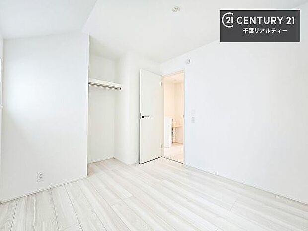 収納スペースがしっかり確保されているため、おもちゃや学用品もサッと片付き、いつでもスッキリ。綺麗な空間が保てます!