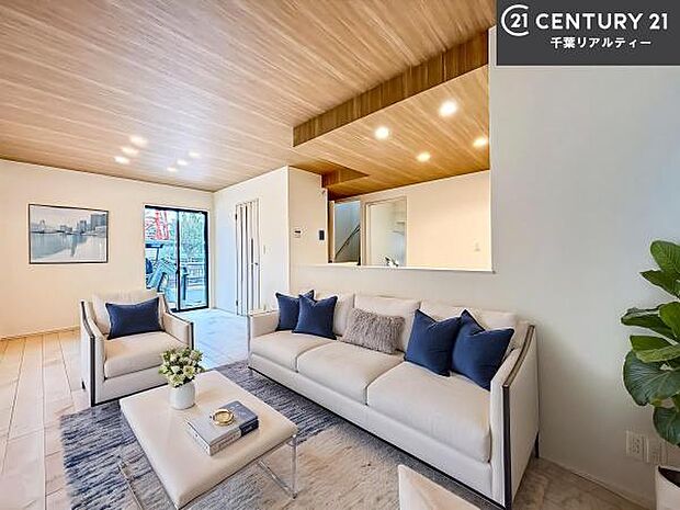 家具はCGパースです。開放感のある広々LDK！ソファーやダイニングテーブルを置いても窮屈にならないので快適に過ごせます！コミュニケーションが取りやすいリビングです！