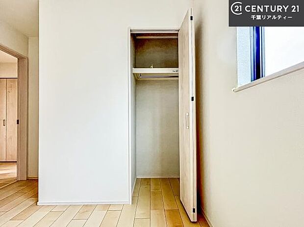 住空間をすっきり使うためには必須ポイントの収納スペースですよね。是非現地でご確認ください！