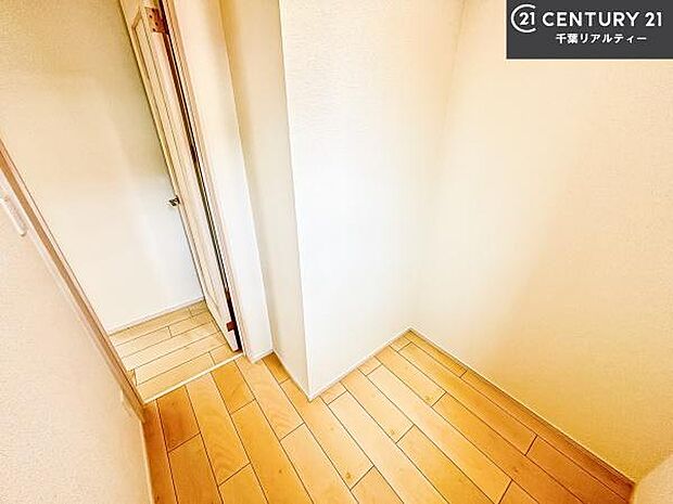 収納スペースや1つの居室としても活用可能な納戸付き！用途多様に活用することができます。