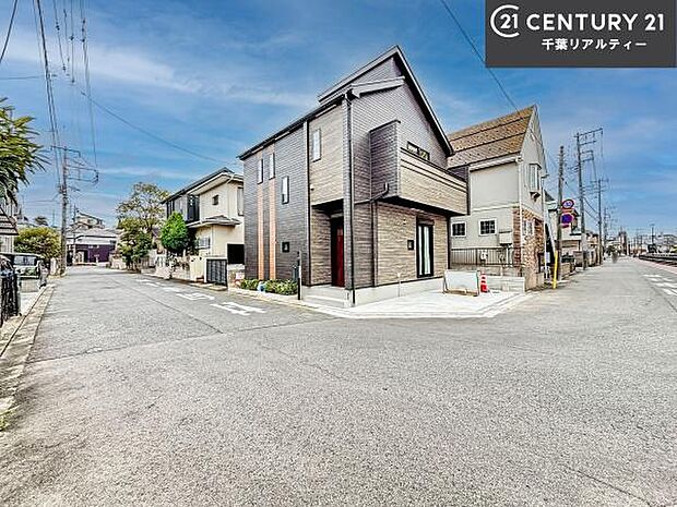 前面道路は6ｍ×6.6ｍ！陽当り良好な立地です。車庫入れが苦手な方も安心ですね。