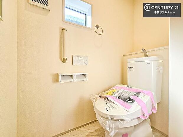 清潔感のある色味のお手洗いです!さわやかでスッキリする空間です!お手入れがしやすいトイレです!