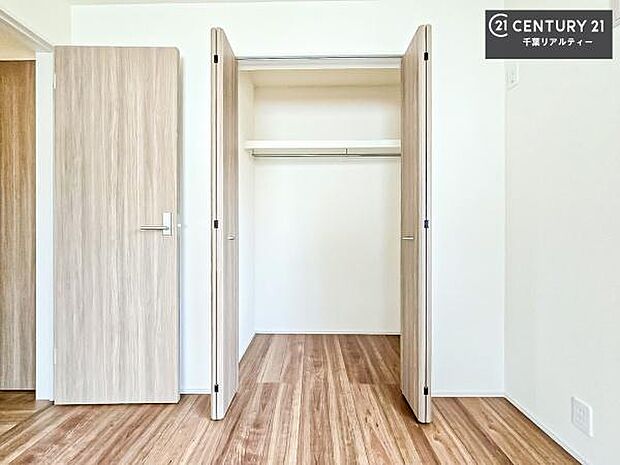 収納が充実しているからこそ、お部屋はいつも広々。掃除や片付けもラクになり、居心地の良い暮らしが続きます。