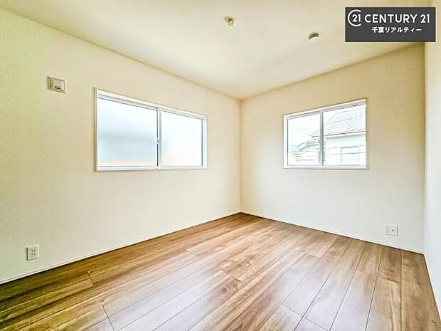 シンプルにデザインされているため、家具を選びません!お気に入りの家具を置いてくつろげる空間を作ることができます。