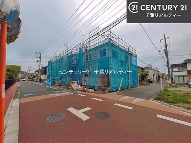 前面道路は5.8ｍ！陽当り良好な立地です。車庫入れが苦手な方も安心ですね。