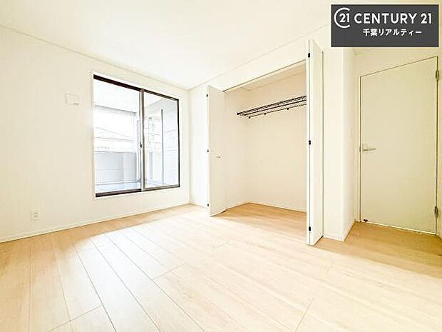 収納がしっかりあるので家具の配置がしやすく、ライフスタイルに合わせたお部屋作りが可能です。