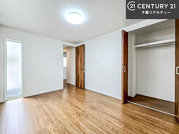 シンプルにデザインされているため、家具を選びません！お気に入りの家具を置いてくつろげる空間を作ることができます。