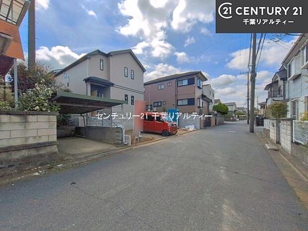 前面道路6ｍ！陽当り良好な立地です。車庫入れが苦手な方も安心ですね。