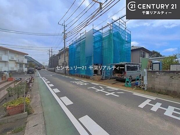 前面道路6ｍ！陽当り良好な立地です。車庫入れが苦手な方も安心ですね。