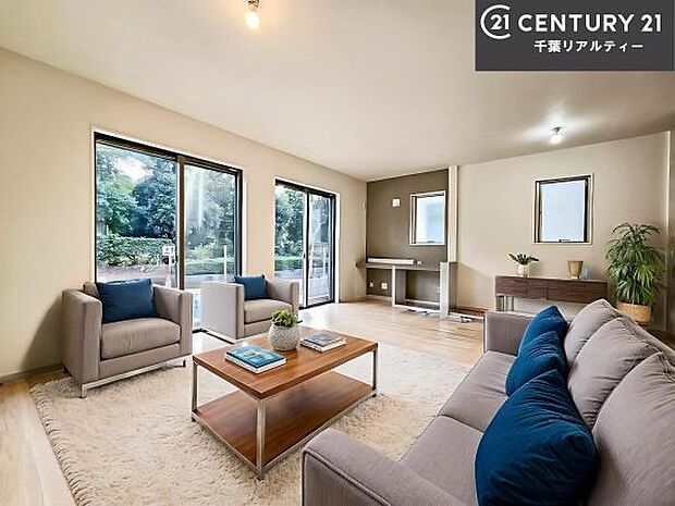 家具はCGパースです。開放感のある広々LDK！ソファーやダイニングテーブルを置いても窮屈にならないので快適に過ごせます！コミュニケーションが取りやすいリビングです！