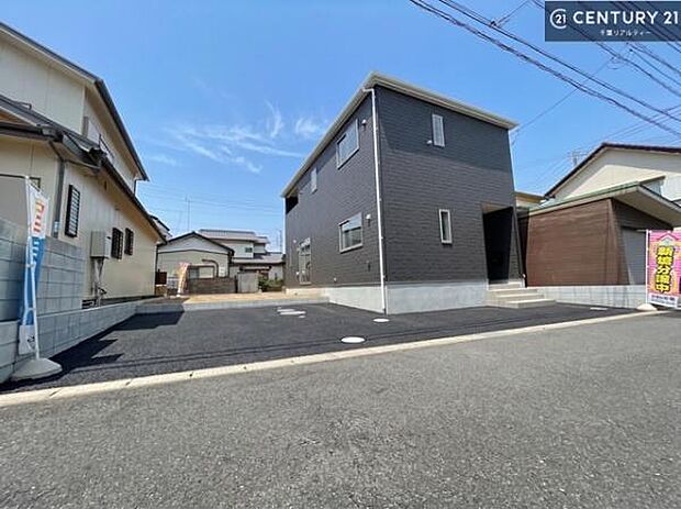 周辺環境や、お客様のご希望に合った物件も一緒にご案内を致します。住宅ローンアドバイザーによるご相談も承ります。当社はお問い合わせに即対応します!お待たせしません!
