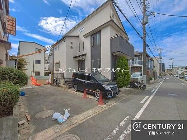 前面道路6m!陽当り良好な立地です。車庫入れが苦手な方も安心ですね。