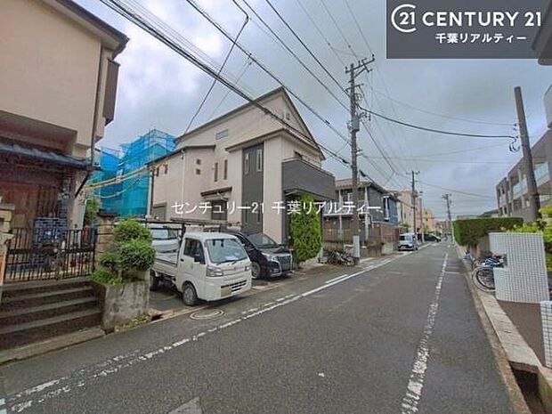 前面道路6ｍ！陽当り良好な立地です。車庫入れが苦手な方も安心ですね。