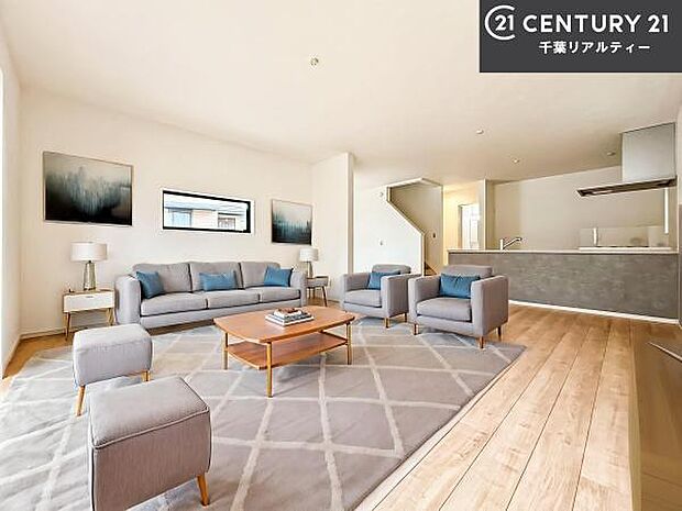 家具はCGパースです。心地良いリビングは家族が自然と集まります。家族団欒の時間が増えそうです。ご家族と、より一層充実した時間を過ごせそうですね。