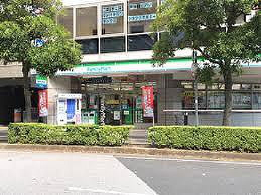 ファミリーマート稲毛海岸駅前店まで625m