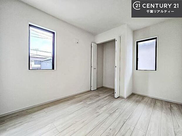 シンプルにデザインされているため、家具を選びません！お気に入りの家具を置いてくつろげる空間を作ることができます。