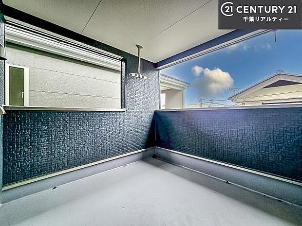 陽当たり良好なバルコニーです！晴れた日には青い空を見渡せる開放的な時間を楽しめます。