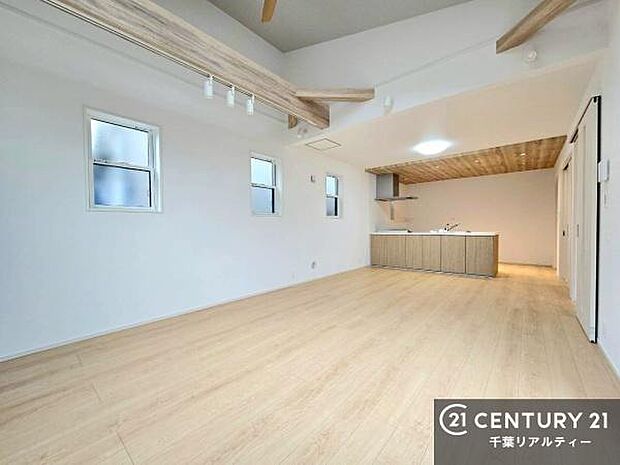 大切な家族が集まるからこそLDKにはこだわりたい。子供たちが元気に笑いながら走り回っている姿を見た時が「広い家にして良かった」と思う瞬間です。