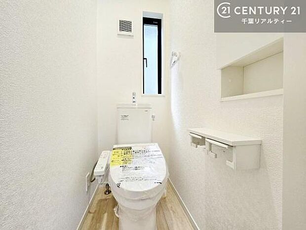 温水洗浄便座につき、冬場は便座が暖かくできるので冷たい便座に座らずに済む嬉しい仕様です!