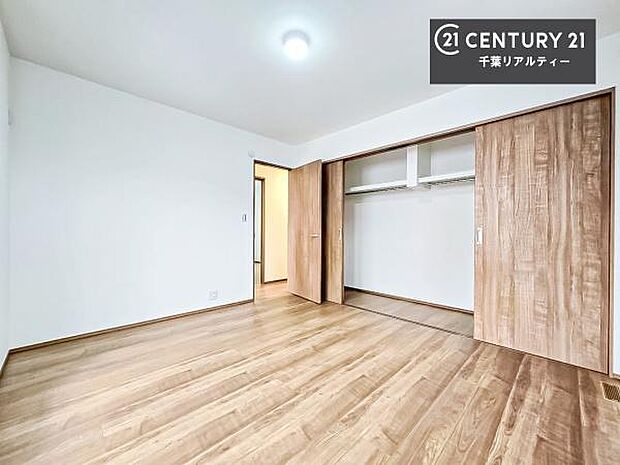 収納スペースがしっかり確保されているため、おもちゃや学用品もサッと片付き、いつでもスッキリ。綺麗な空間が保てます!