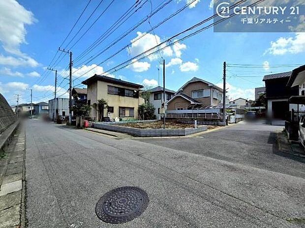 明るく開放的な角地でちょっと贅沢なお住まいをしませんか。陽当り通風良好で気持ちよくお住まいいただけます。