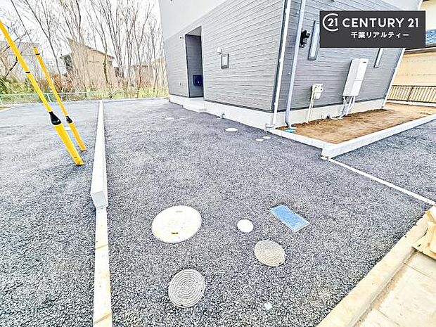 カースペース付きなのでマイカーをお持ちの方も安心ですね！ぜひ現地にてお確かめくださいませ！