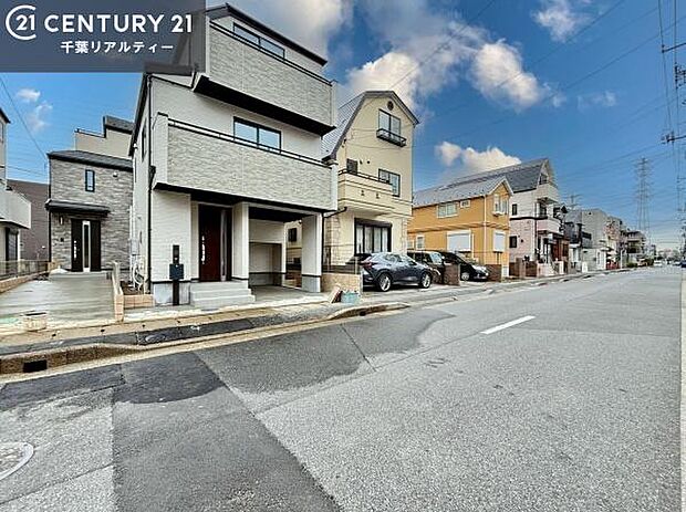 周辺環境や、お客様のご希望に合った物件も一緒にご案内を致します。住宅ローンアドバイザーによるご相談も承ります。当社はお問い合わせに即対応します!お待たせしません!