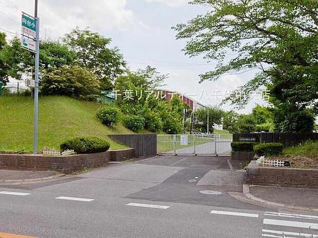 成田市立向台小学校まで226m