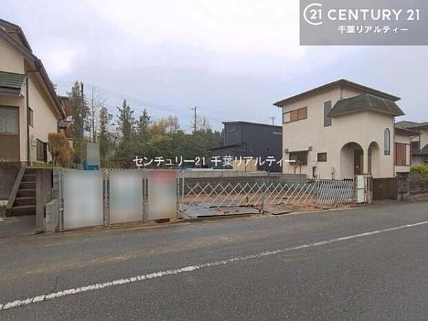 明るく開放的な角地でちょっと贅沢なお住まいをしませんか。陽当り通風良好で気持ちよくお住まいいただけます。