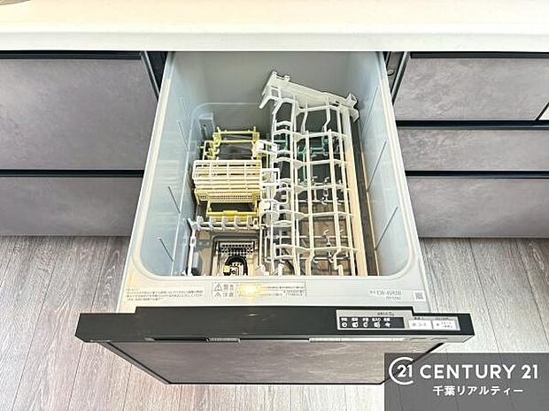 食洗機付きのキッチンです!忙しい時や手荒れ防止として大変活躍する便利な仕様です!ビルトインなのでキッチンの場所を取らず調理スペースを広く使うことが出来ます!