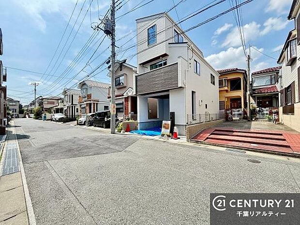 周辺環境や、お客様のご希望に合った物件も一緒にご案内を致します。住宅ローンアドバイザーによるご相談も承ります。当社はお問い合わせに即対応します!お待たせしません!