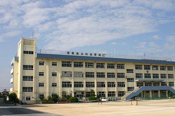 市川市立下貝塚中学校まで597m
