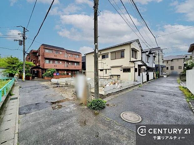 明るく開放的な角地でちょっと贅沢なお住まいをしませんか。陽当り通風良好で気持ちよくお住まいいただけます。
