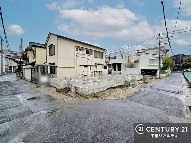 明るく開放的な角地でちょっと贅沢なお住まいをしませんか。陽当り通風良好で気持ちよくお住まいいただけます。