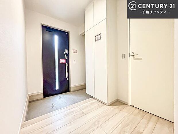 シューズボックス付き。玄関が片付きお掃除がしやすいです!スッキリした玄関で戸を開けた瞬間、清潔感のある心地いい空間が出迎えてくれます。