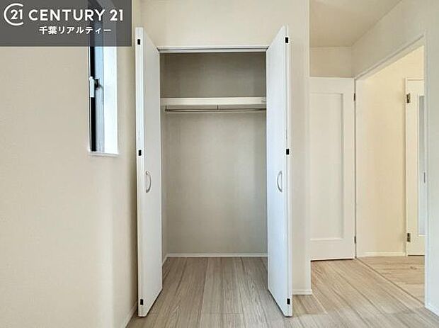 住空間をすっきり使うためには必須ポイントの収納スペースですよね。是非現地でご確認ください！